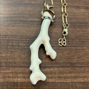 Kendra Scott Cream Coral Pendant Necklace